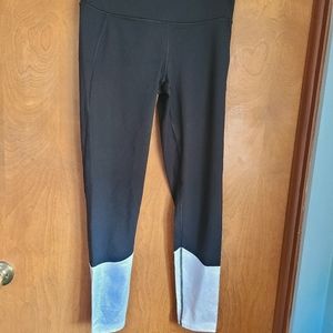 🦩 3/$30 Victoria's Secret Sport Black and Silver Ankle Leggings in Medium Short
